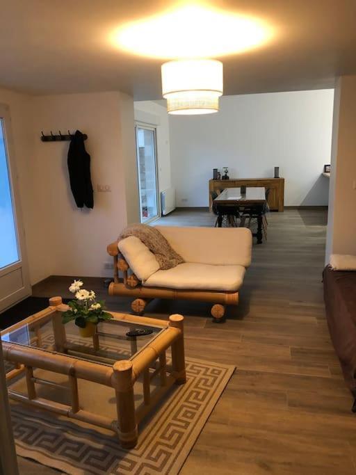 Logement De Plain-Pied Avec Jardin, Terrasse Gurgy Экстерьер фото